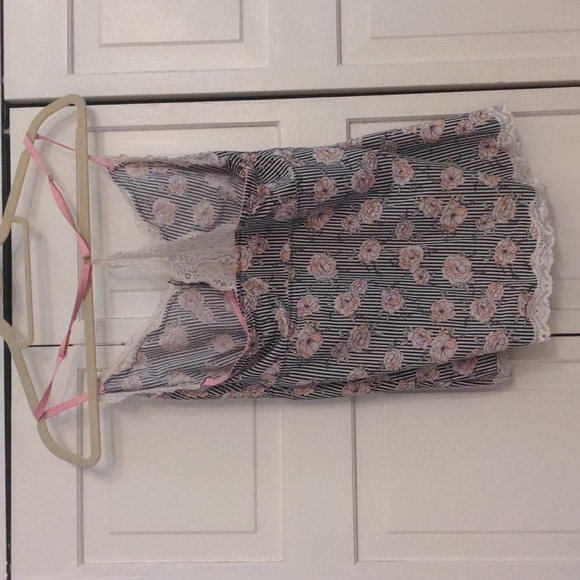 // DONATED 💙 2/$7 Marilyn Monroe cami short stripped pajama set size L - Picture 8 of 12